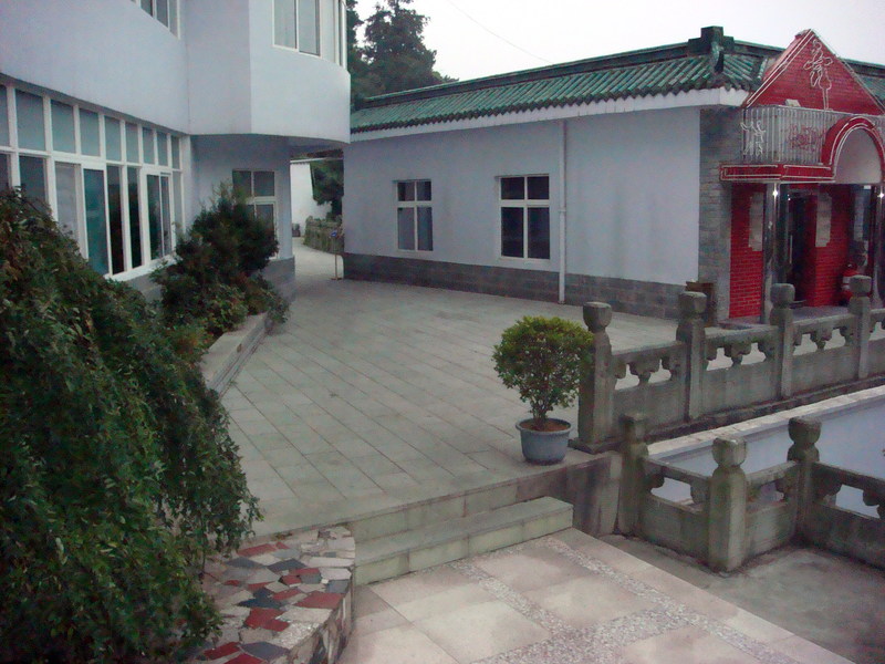 Image: /media/?path=/trips/2007-08-13 China/2007-08-19_Xi'an-Wudang/20070819-192108-0-Rob.jpg
